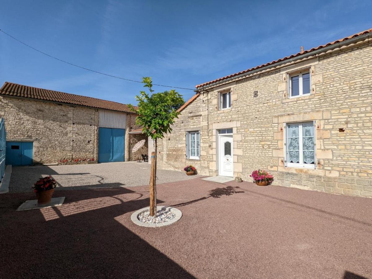 Gîte Puyréaux, 3 pièces, 4 personnes - FR-1-653-98 Esterno foto
