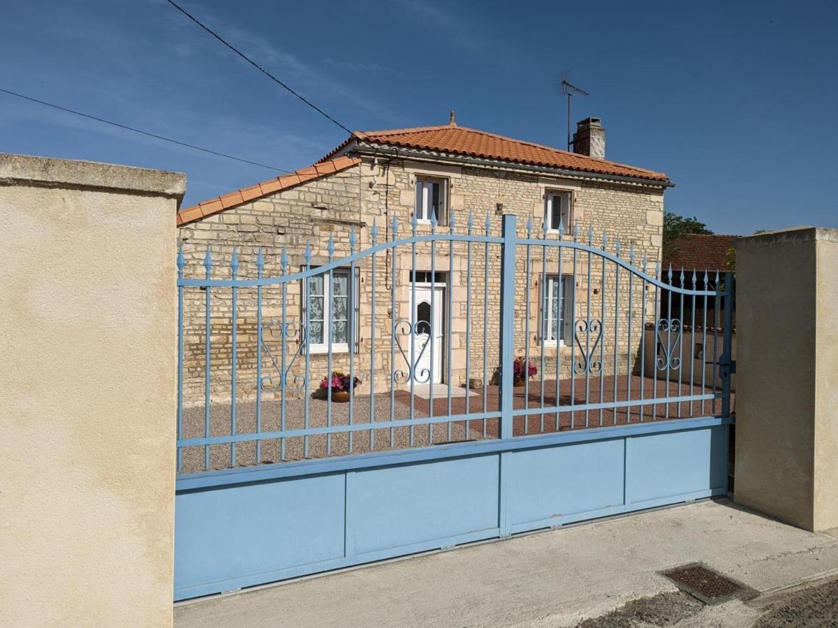 Gîte Puyréaux, 3 pièces, 4 personnes - FR-1-653-98 Esterno foto