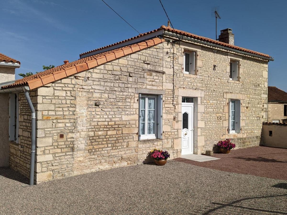 Gîte Puyréaux, 3 pièces, 4 personnes - FR-1-653-98 Esterno foto